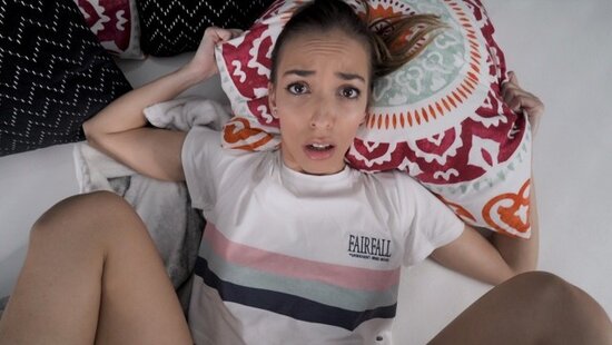 Пасынок не смог пройти мимо соблазнительной спящей мачехи и трахнул красотку с аппетитную пилотку с утра